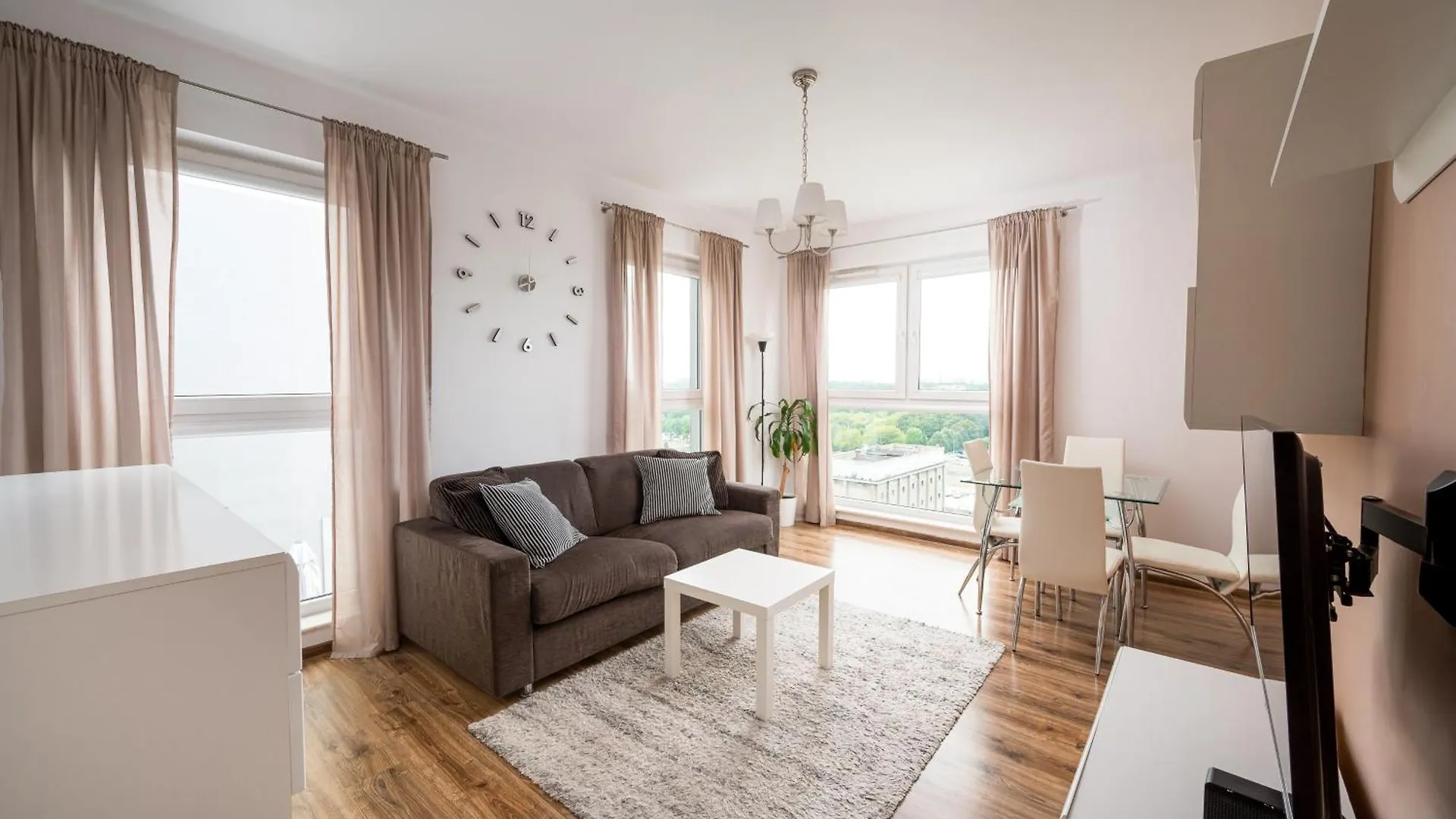 Metro Mlynow Comfy Apartment Warsaw